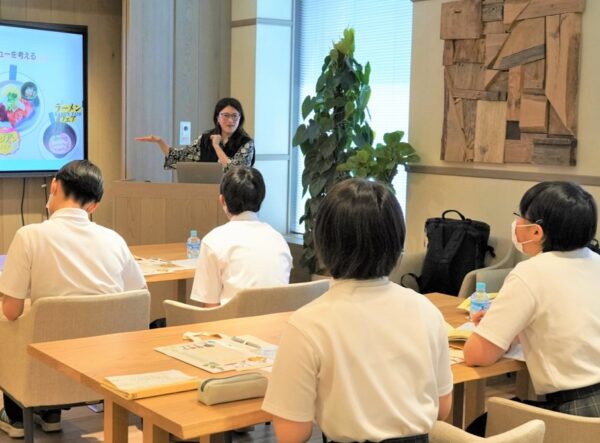 LEOC本社にて山形市立金井中学校の企業訪問「キャリア教育」を実施